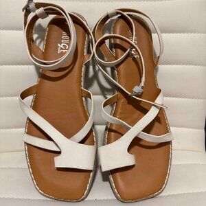 Rouge Helium Strappy Sandals Womens Size 10 Off White Ankle Strap Flat